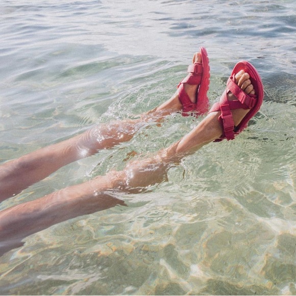 Teva HURRICANE VERGE fushia purple sandal women’s size 7 & 8 NWTS✨ - Picture 4 of 13